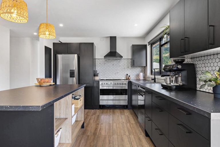 Photo of property in 19 Pennycook Place, Lake Hawea, Wanaka, 9382