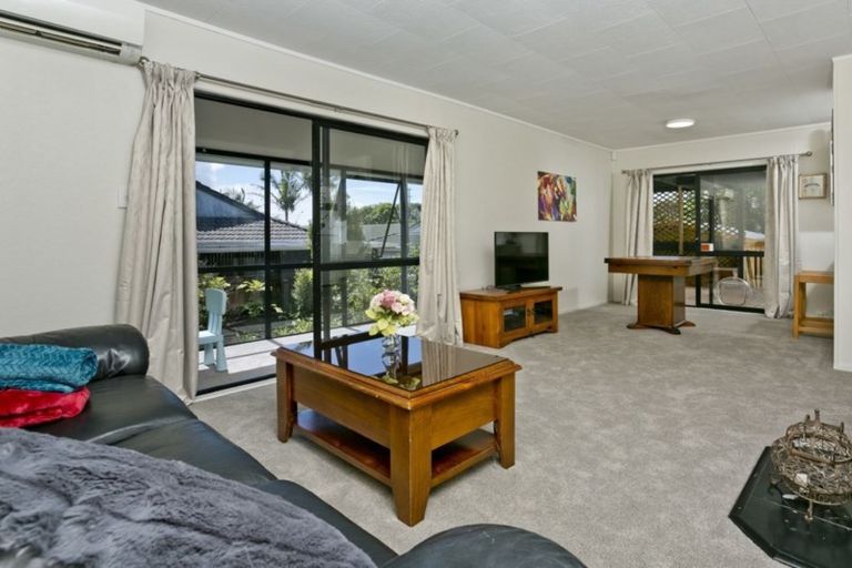 Photo of property in 4 Sevilla Place, Unsworth Heights, Auckland, 0632