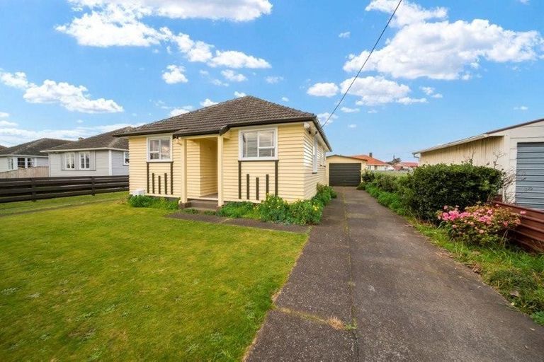 Photo of property in 6 Laurent Vc Street, Hawera, 4610