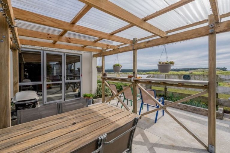 Photo of property in 33 Forbes Road, Foxton Beach, Foxton, 4815