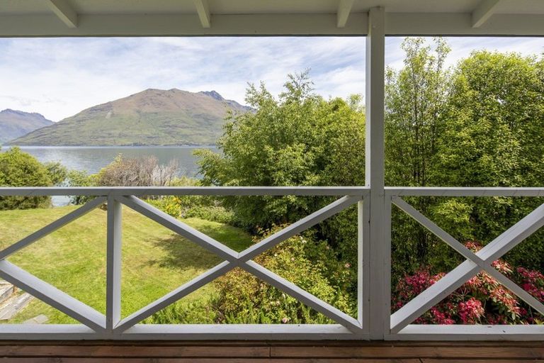 Photo of property in 78 Cedar Drive, Kelvin Heights, Queenstown, 9300