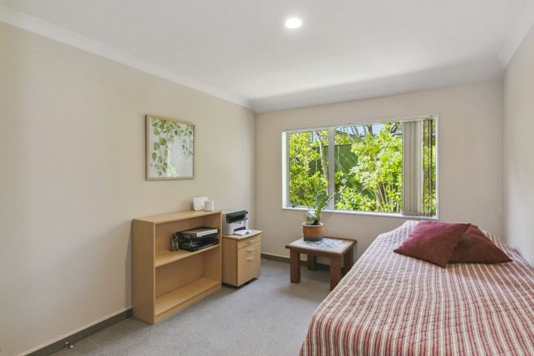 Photo of property in 43 Quadrant Heights, Paraparaumu, 5032