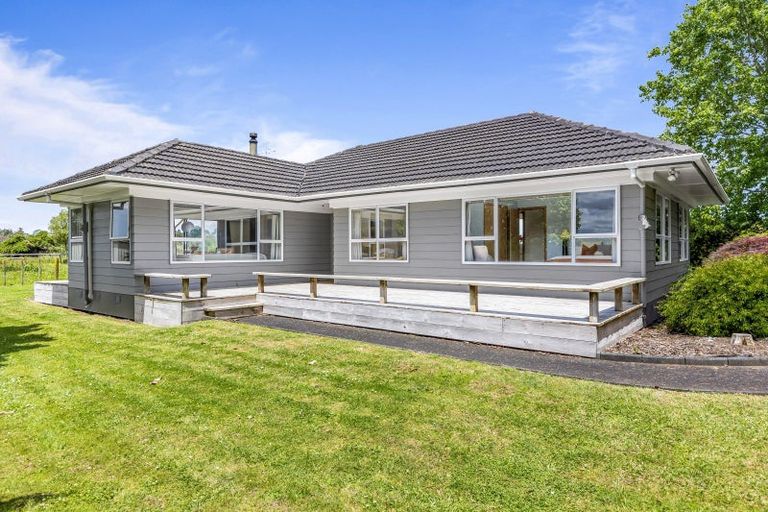 Photo of property in 113 Boord Crescent, Kumeu, 0891