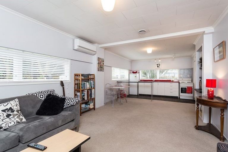 Photo of property in 2 Colwill Road, Massey, Auckland, 0614