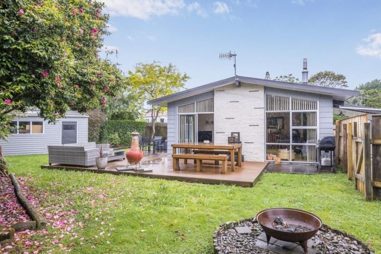 Photo of property in 2 Hillcrest Road, Raumati South, Paraparaumu, 5032