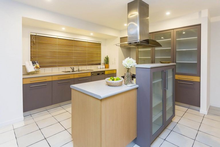 Photo of property in 1 Garrett Place, Riverstone Terraces, Upper Hutt, 5018