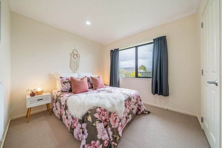 Photo of property in 48 Sunstone Crescent, Brown Owl, Upper Hutt, 5018