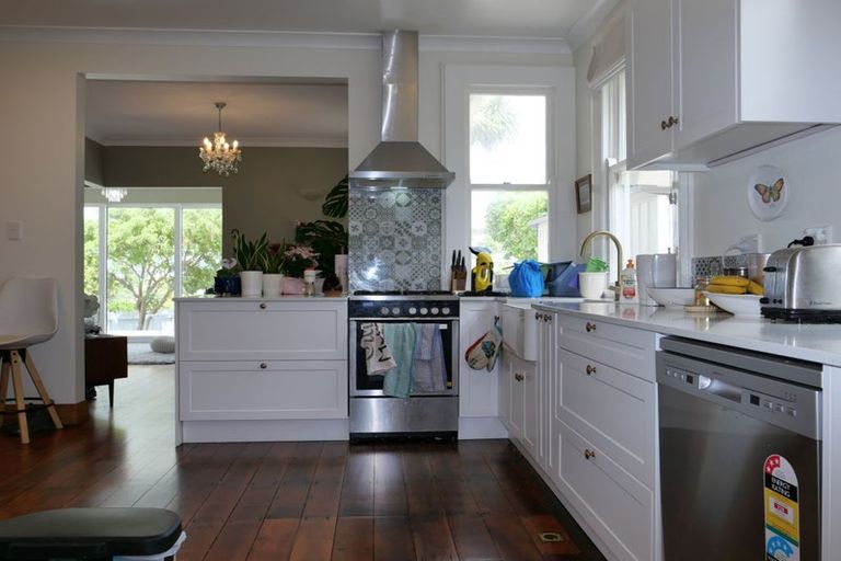 Photo of property in 125 Cashmere Avenue, Khandallah, Wellington, 6035