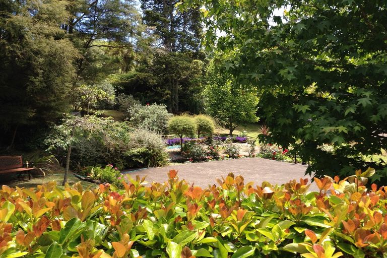 Photo of property in 182b Forest Hill Road, Waiatarua, Auckland, 0612