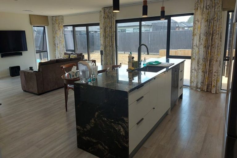 Photo of property in 14 Salisbury Crescent, Wallaceville, Upper Hutt, 5018