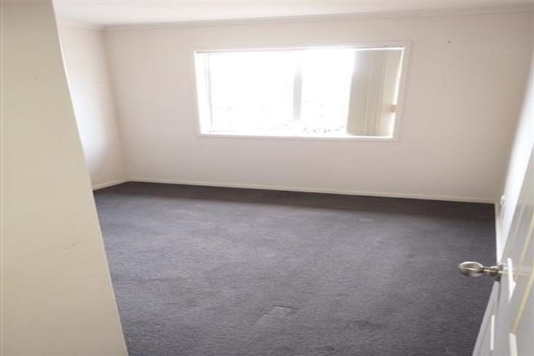 Photo of property in 74 George Deane Place, Greenhithe, Auckland, 0632