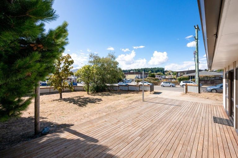 Photo of property in 33 Dungarvon Street, Wanaka, 9305