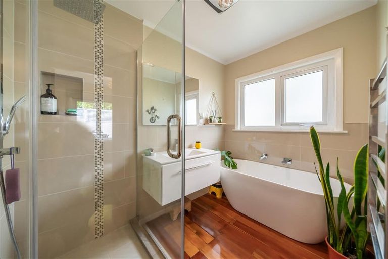 Photo of property in 76 Redwood Avenue, Tawa, Wellington, 5028