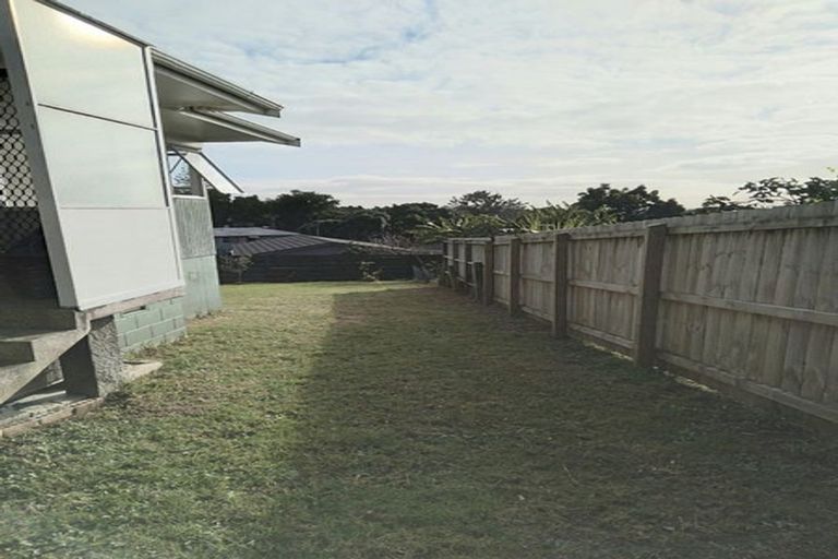 Photo of property in 2/25 Tanoa Place, Glendene, Auckland, 0602