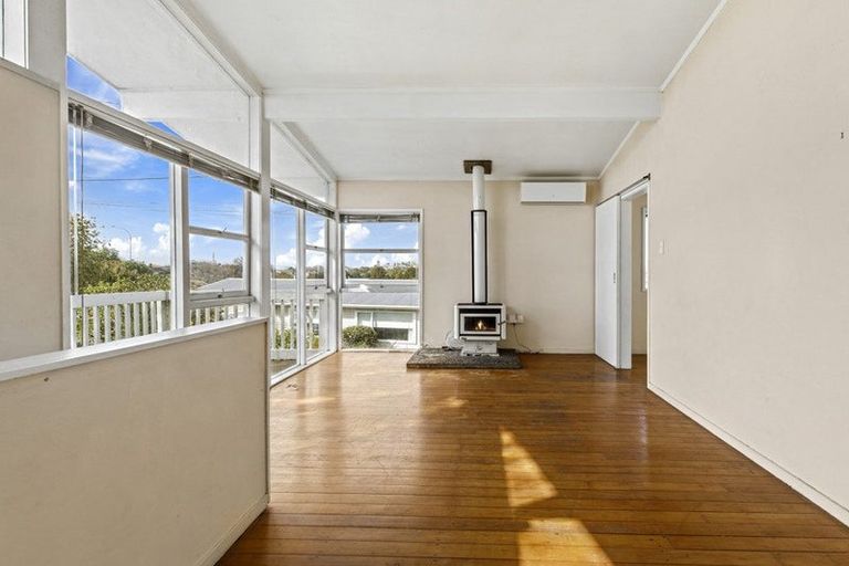 Photo of property in 1/302 Glenfield Road, Glenfield, Auckland, 0629