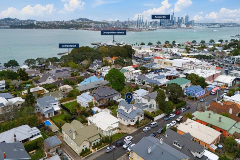 Photo of property in 2 Rattray Street, Devonport, Auckland, 0624