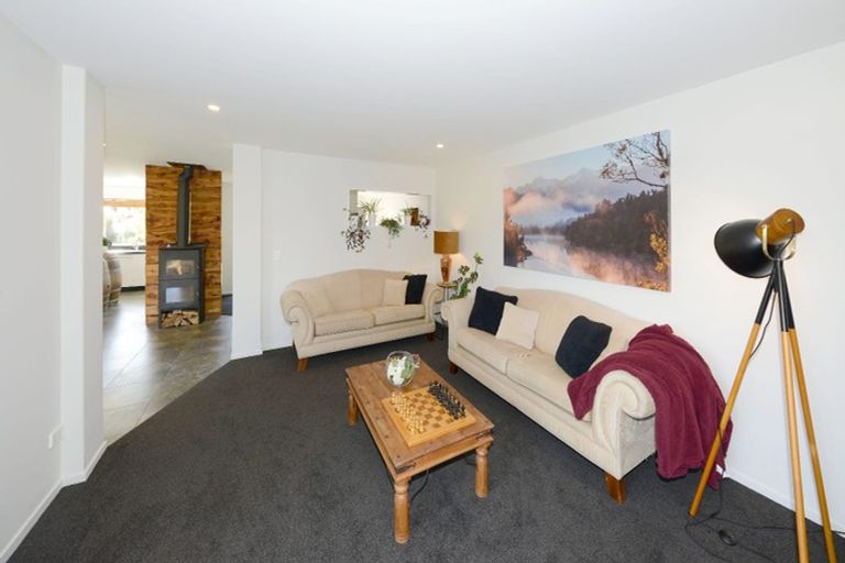 Photo of property in 6 Deavoll Place, Heathcote Valley, Christchurch, 8022