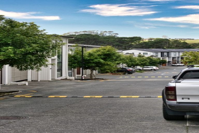 Photo of property in 42 Makamaka Lane, Albany Heights, Auckland, 0632