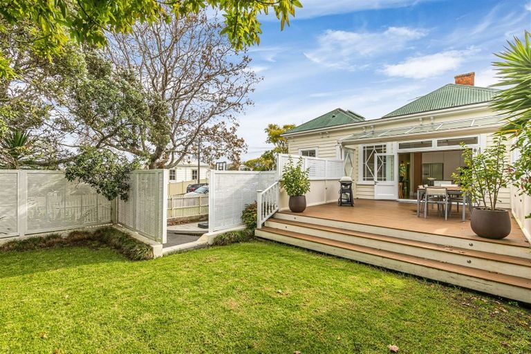 Photo of property in 37 Mozeley Avenue, Devonport, Auckland, 0624