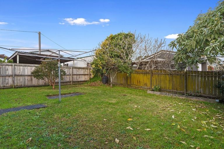 Photo of property in 1/28 Neal Avenue, Glenfield, Auckland, 0629