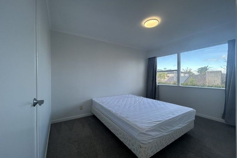 Photo of property in 1/5 Braemar Road, Castor Bay, Auckland, 0620