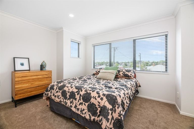 Photo of property in 49a Titirangi Road, New Lynn, Auckland, 0600