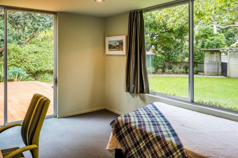 Photo of property in 22 Puriri Street, Eastbourne, Lower Hutt, 5013