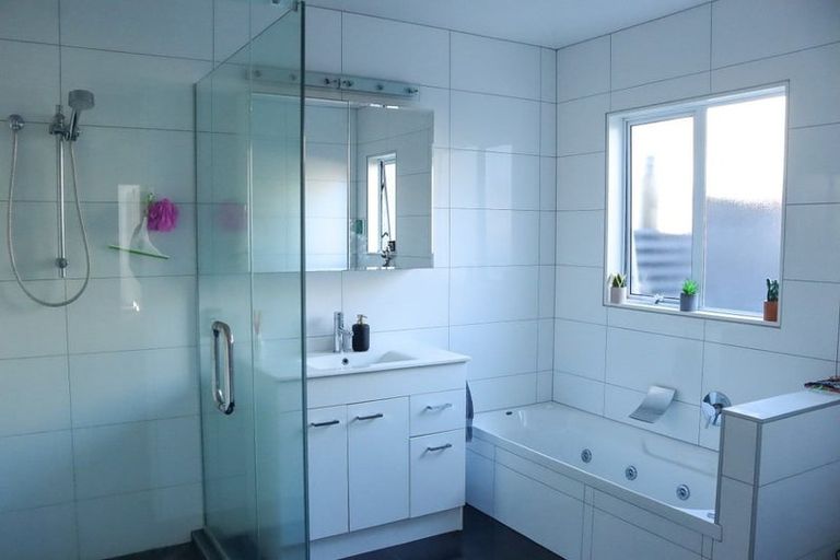 Photo of property in 28 Palm Beach Boulevard, Papamoa Beach, Papamoa, 3118