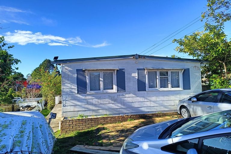 Photo of property in 2/15 Cresta Avenue, Beach Haven, Auckland, 0626