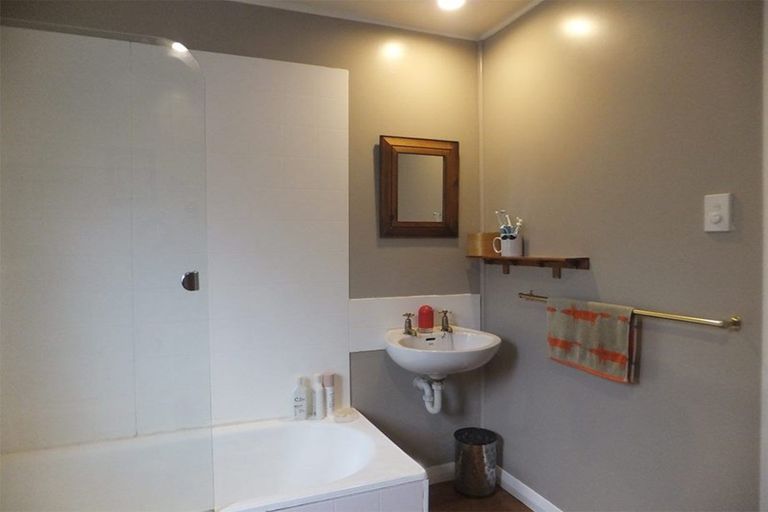 Photo of property in 60 Oxley Avenue, St Albans, Christchurch, 8014