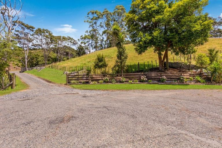 Photo of property in 34 Awhiorangi Promenade, Swanson, Auckland, 0816