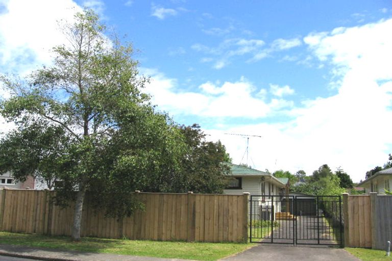 Photo of property in 16 Sylvia Road, Hillcrest, Auckland, 0627