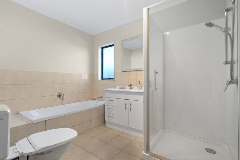 Photo of property in 9 Staten Place, Mangere, Auckland, 2022