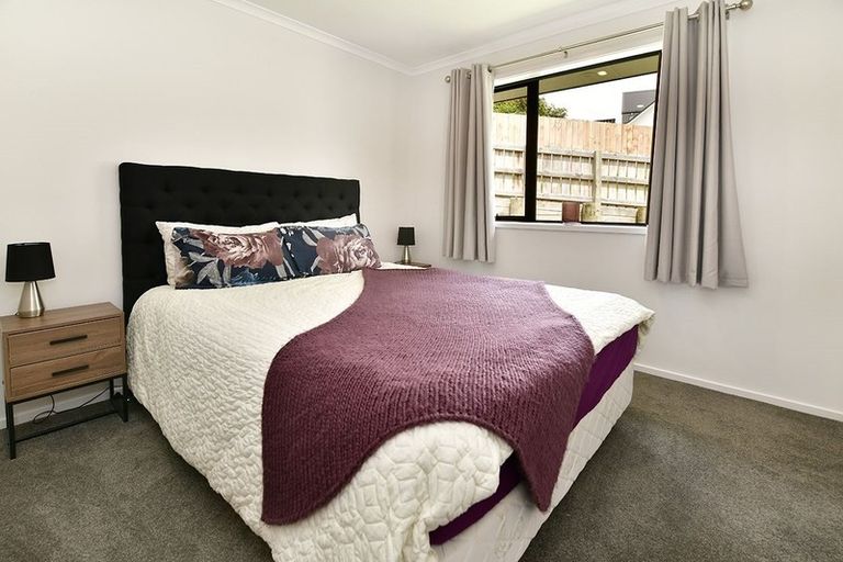 Photo of property in 35 St James Avenue, Helensville, 0800