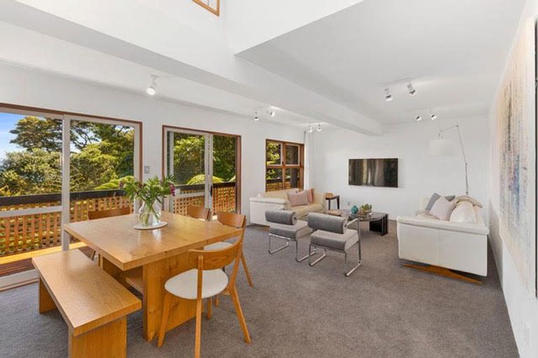 Photo of property in 3 Whiorau Grove, Lowry Bay, Lower Hutt, 5013