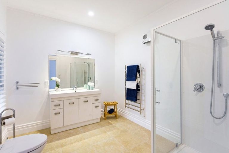 Photo of property in 5 Lavinia Grove, Waikanae Beach, Waikanae, 5036