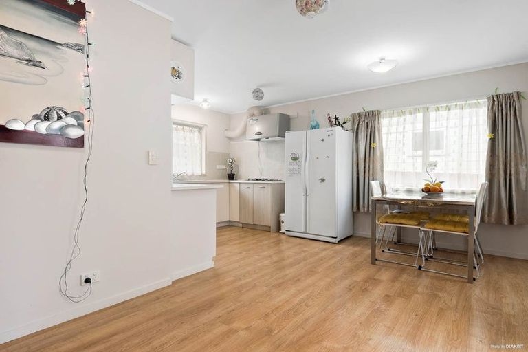 Photo of property in 66a Parrs Cross Road, Henderson, Auckland, 0612