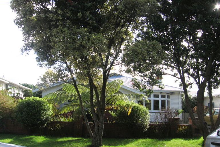 Photo of property in 3 Saint Albans Grove, Woburn, Lower Hutt, 5010