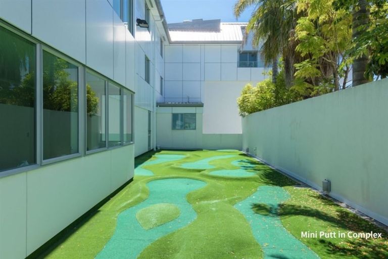 Photo of property in 136 Marine Parade, Bluff, 9814