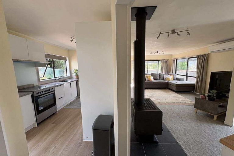 Photo of property in 3 Fenchurch Grove, Stokes Valley, Lower Hutt, 5019