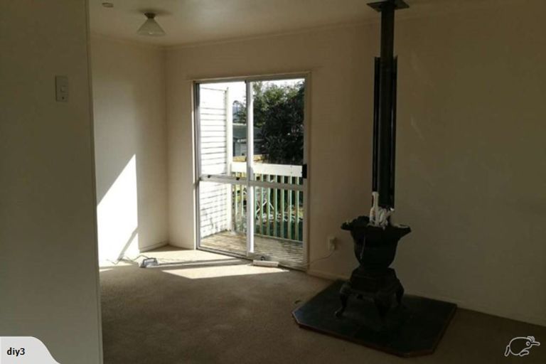 Photo of property in 5 Hinerau Street, Henderson, Auckland, 0612