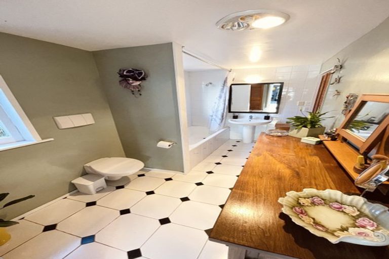 Photo of property in 2/9 Copley Street, New Lynn, Auckland, 0600