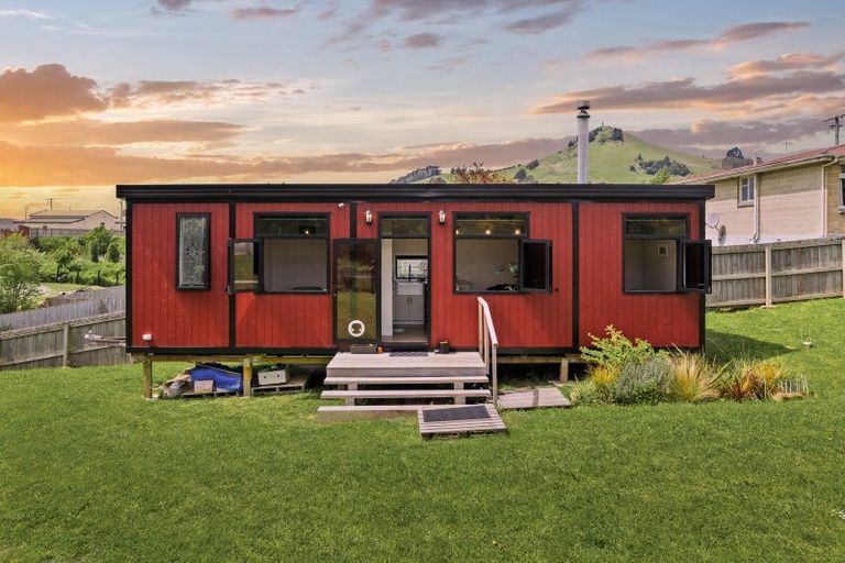 Photo of property in 1 Start Street, Palmerston, 9430