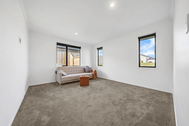 Photo of property in 13 Leathem Crescent, Pokeno, 2402