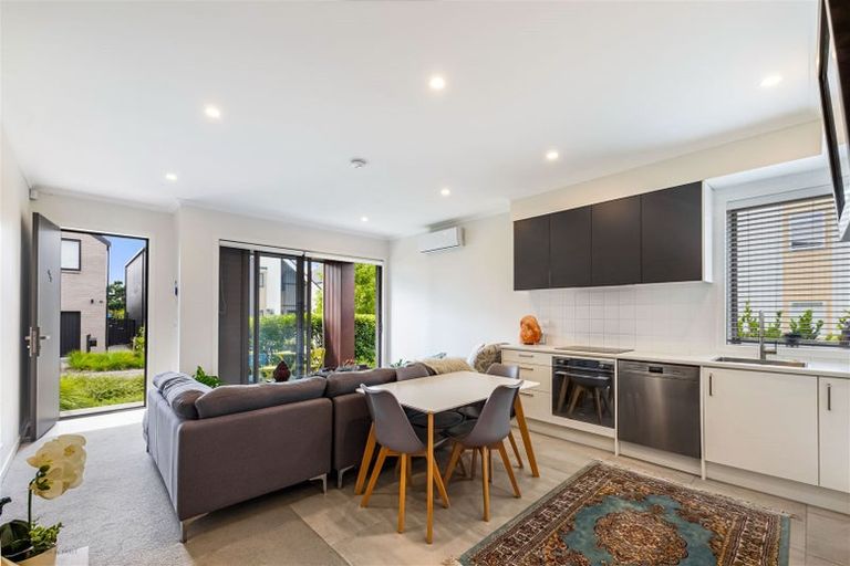 Photo of property in 4/2 Warrant Officer Lane, Hobsonville, Auckland, 0616