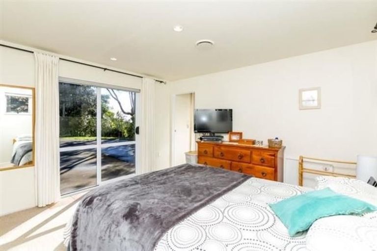 Photo of property in 43 Turakina Street, Merrilands, New Plymouth, 4312