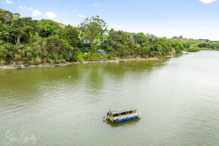 Photo of property in 429 Heatley Road, Whakapirau, Maungaturoto, 0583