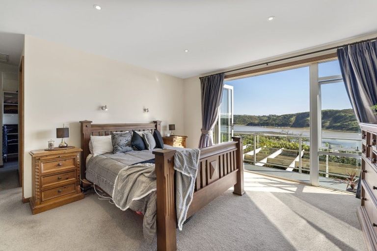 Photo of property in 62 Kiriwai Road, Paremata, Porirua, 5024
