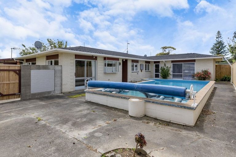Photo of property in 28 Oriwa Street, Waikanae, 5036