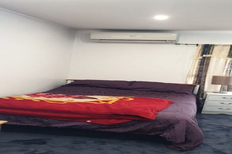 Photo of property in 2 Chisholm Place, Mangere East, Auckland, 2024